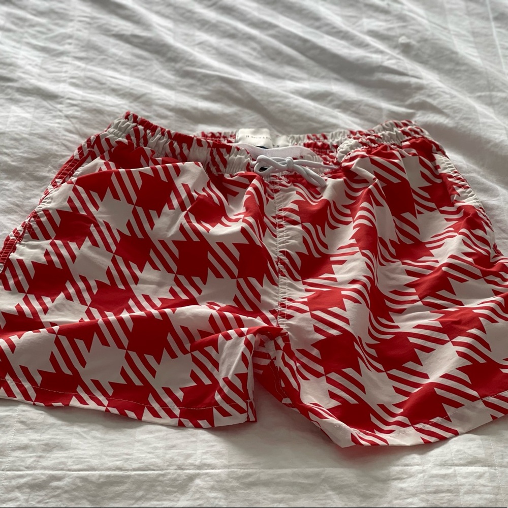 Solid & Striped Men’s swim trunks size large